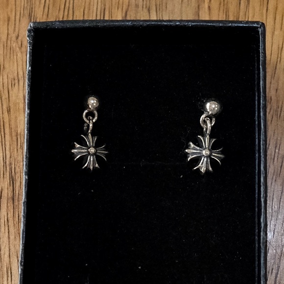 Chrome hearts tiny E Maltese cross earring - Picture 3 of 4